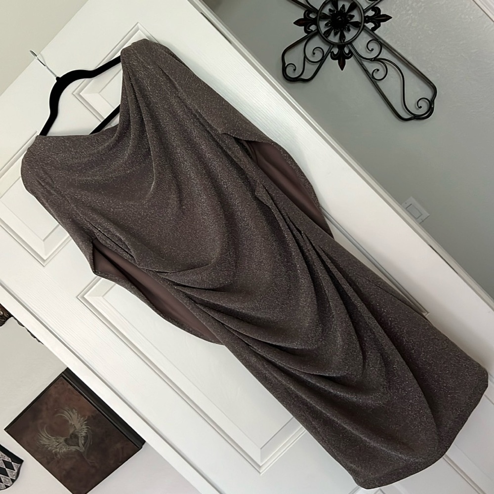 Beautiful dress!  Perfect to wear to a wedding.